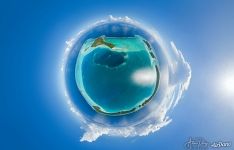 The lagoon of Tetiaroa. Showers from the North. Planet The lagoon of Tetiaroa. Showers from the North. Planet